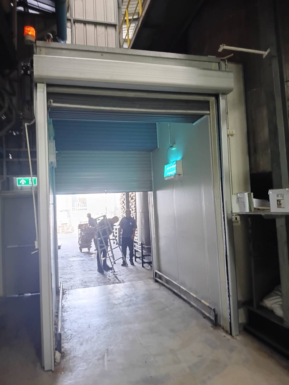 ภาพผลงานติดตั้งประตูไฮสปีด รุ่น Standard สำหรับอาหารและเครื่องดื่ม ที่สมุทรปราการ โดย OZ DOOR (3)