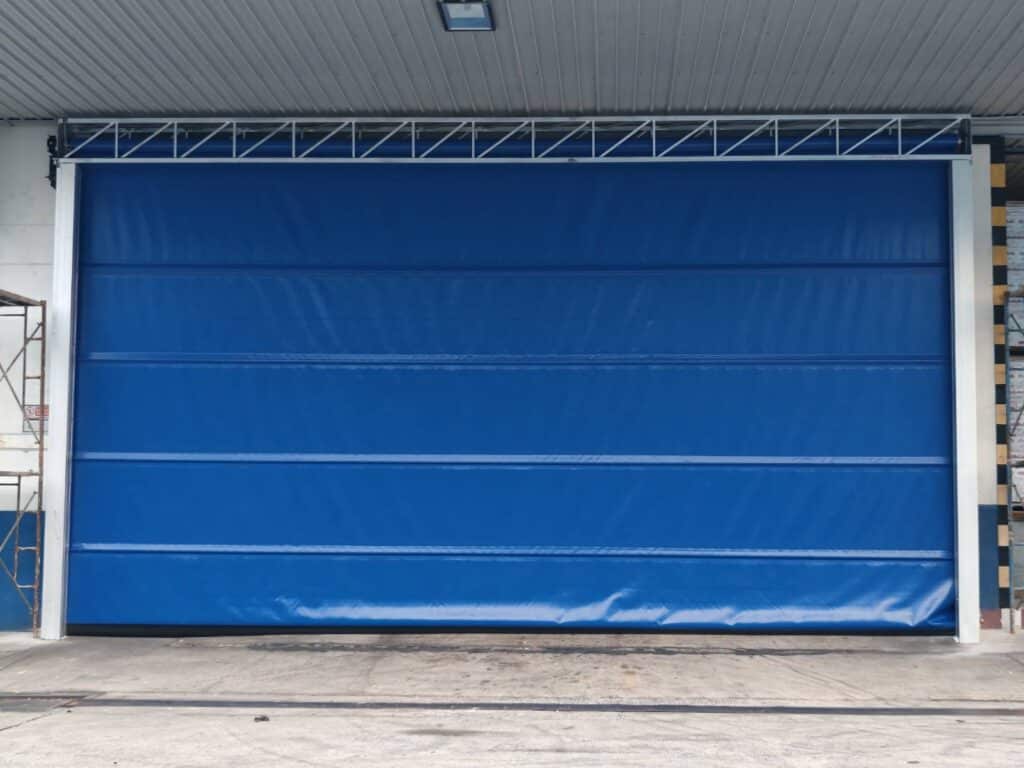 ภาพผลงานติดตั้งประตูไฮสปีด รุ่น Standard สำหรับอาหารและเครื่องดื่ม ที่สมุทรสาคร โดย OZ DOOR