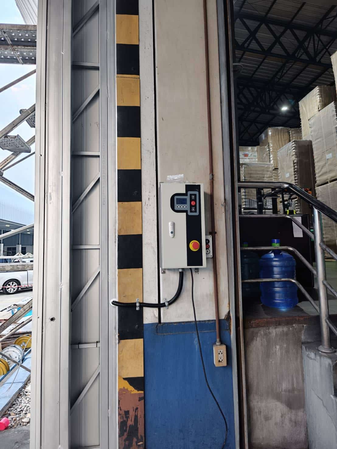 ภาพผลงานติดตั้งประตูไฮสปีด รุ่น Standard สำหรับอาหารและเครื่องดื่ม ที่สมุทรสาคร โดย OZ DOOR (5)