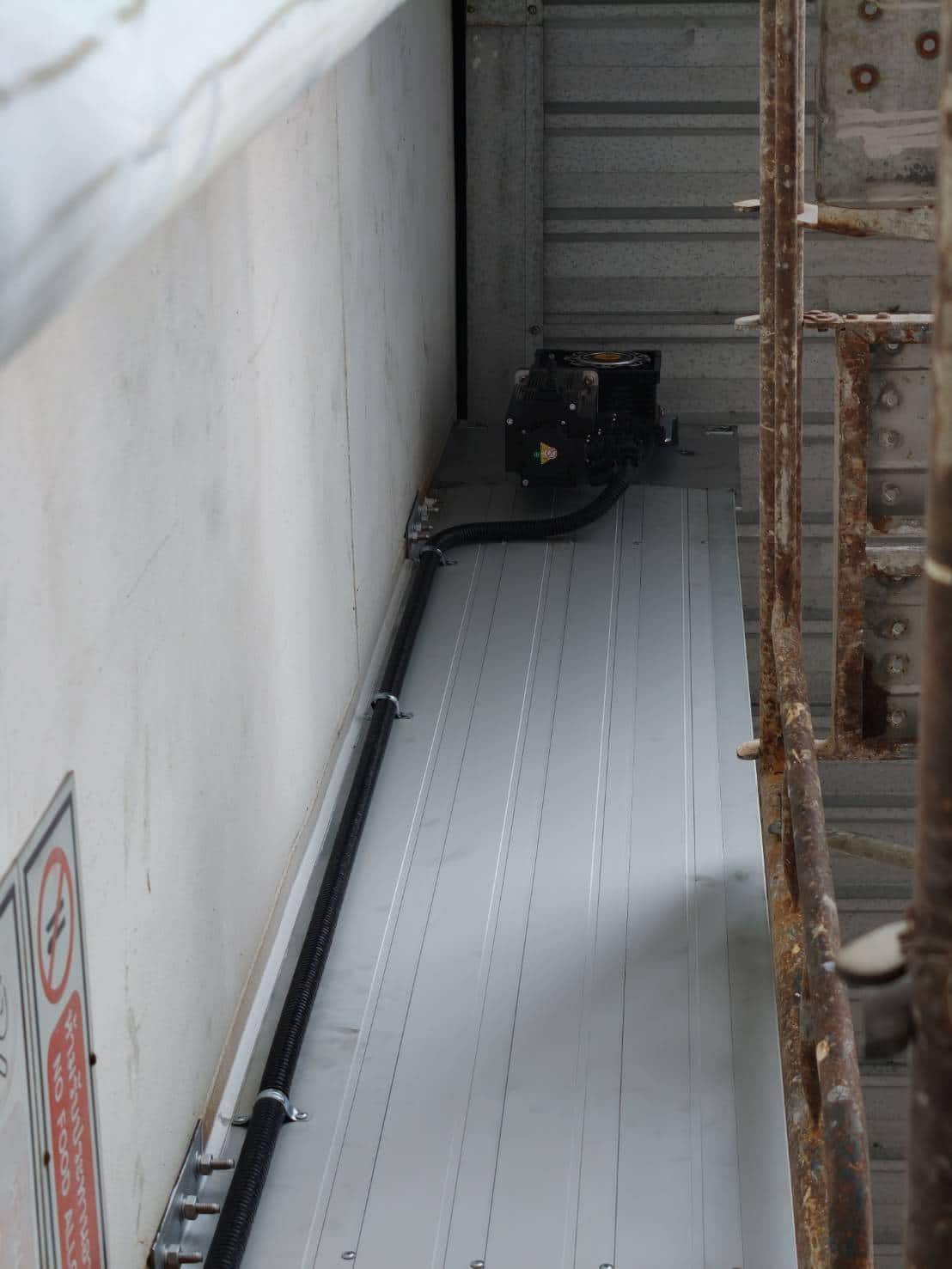 ภาพผลงานติดตั้งประตูไฮสปีด รุ่น Standard สำหรับอาหารและเครื่องดื่ม ที่สมุทรสาคร โดย OZ DOOR (7)