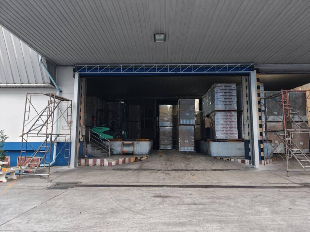 ภาพผลงานติดตั้งประตูไฮสปีด รุ่น Standard สำหรับอาหารและเครื่องดื่ม ที่สมุทรสาคร โดย OZ DOOR (8)