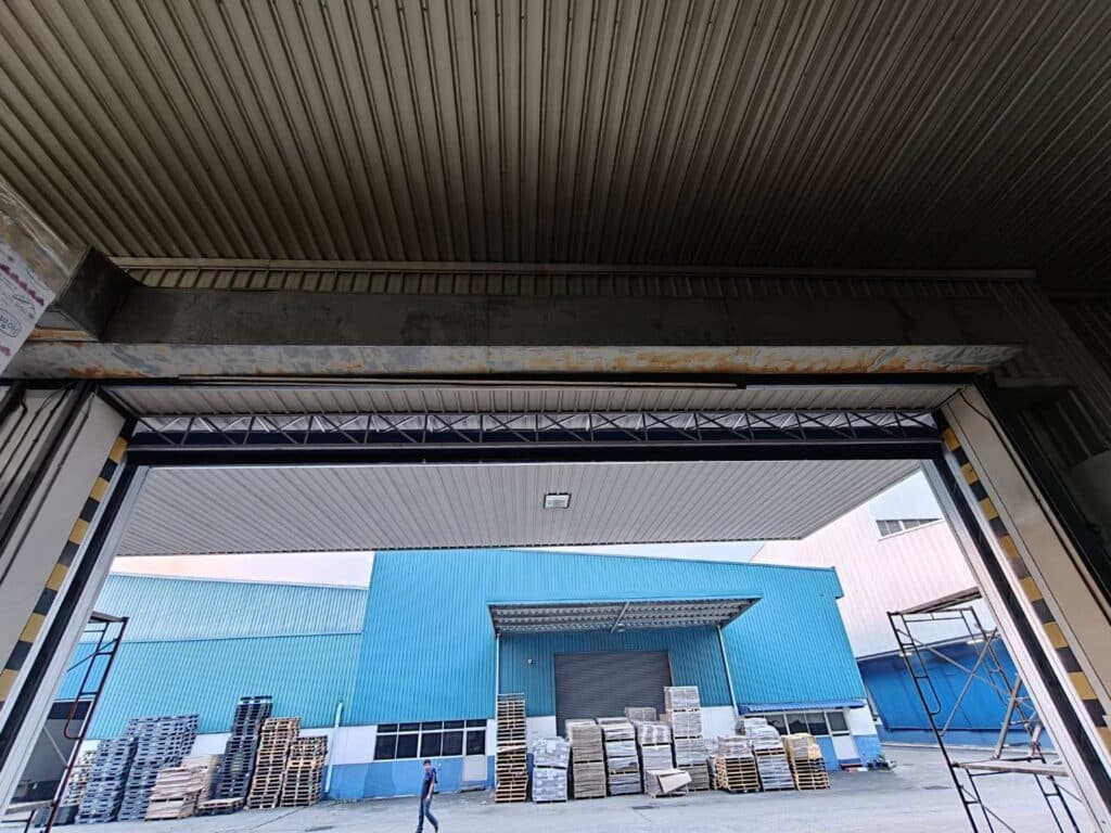 ภาพผลงานติดตั้งประตูไฮสปีด รุ่น Standard สำหรับอาหารและเครื่องดื่ม ที่สมุทรสาคร โดย OZ DOOR (9)