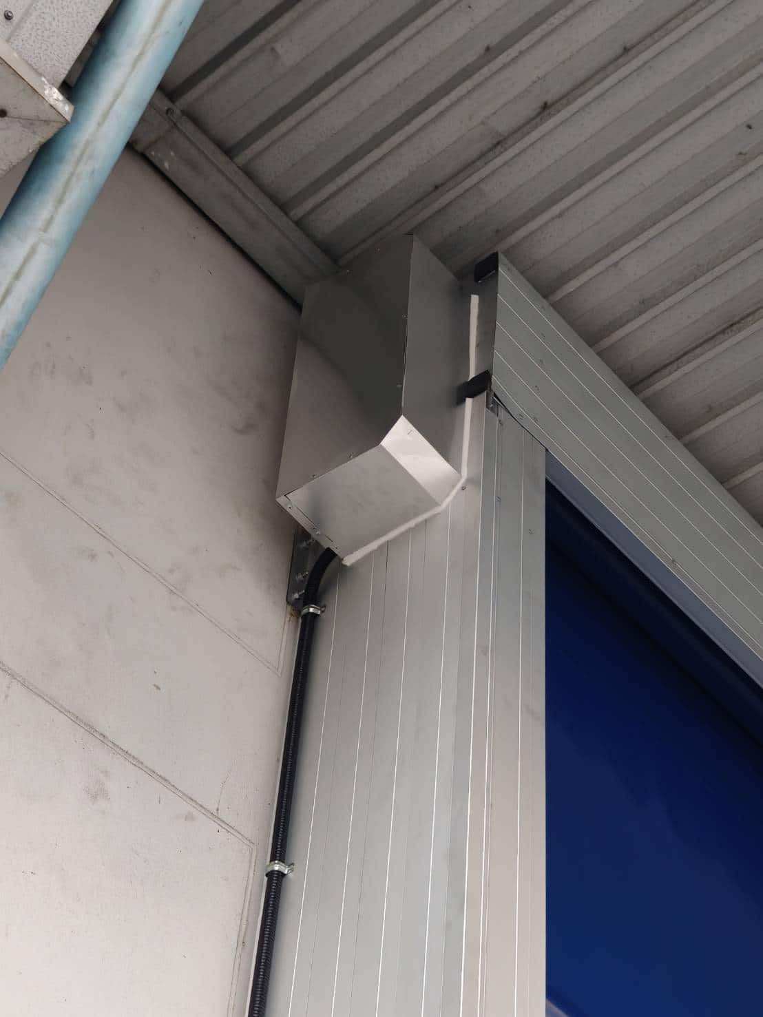 ภาพผลงานติดตั้งประตูไฮสปีด รุ่น Standard สำหรับอาหารและเครื่องดื่ม ที่สมุทรสาคร โดย OZ DOOR (16)