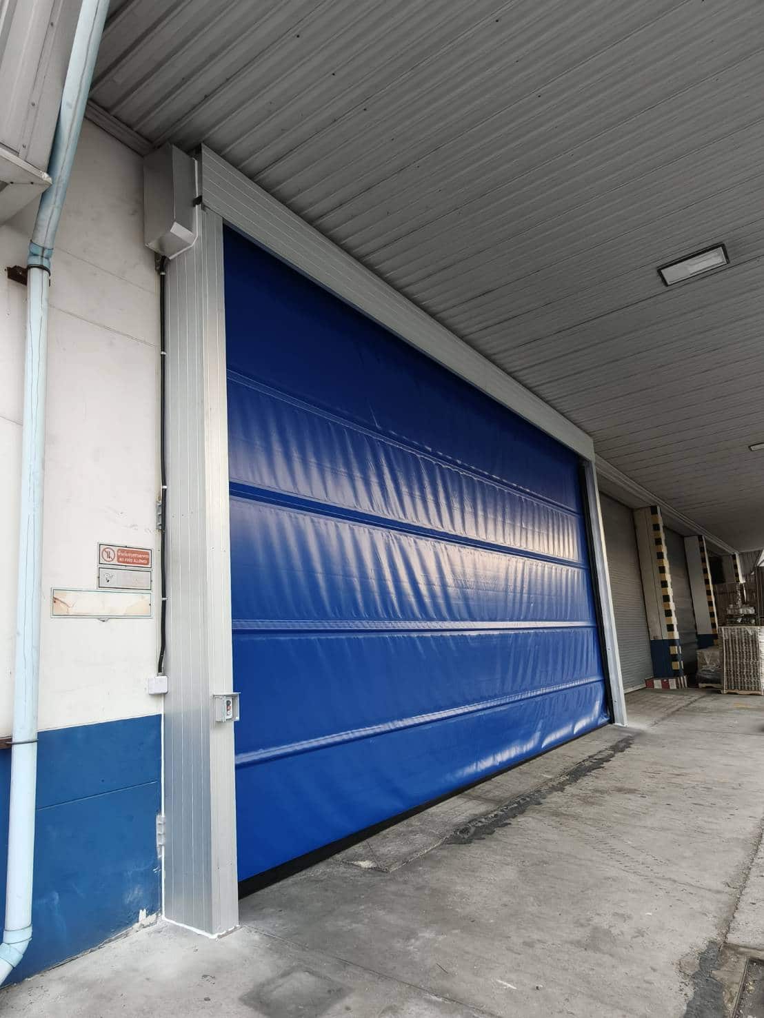 ภาพผลงานติดตั้งประตูไฮสปีด รุ่น Standard สำหรับอาหารและเครื่องดื่ม ที่สมุทรสาคร โดย OZ DOOR (23)