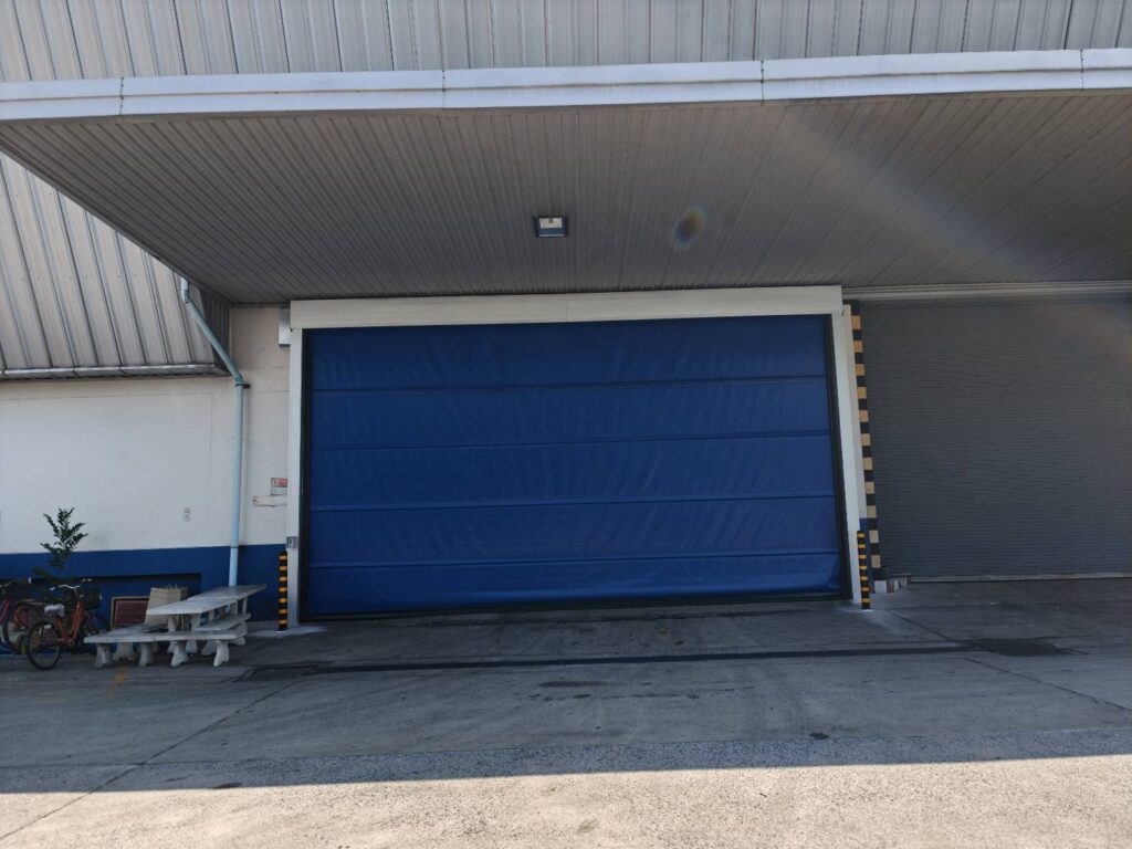 ภาพผลงานติดตั้งประตูไฮสปีด รุ่น Standard สำหรับอาหารและเครื่องดื่ม ที่สมุทรสาคร โดย OZ DOOR (32)