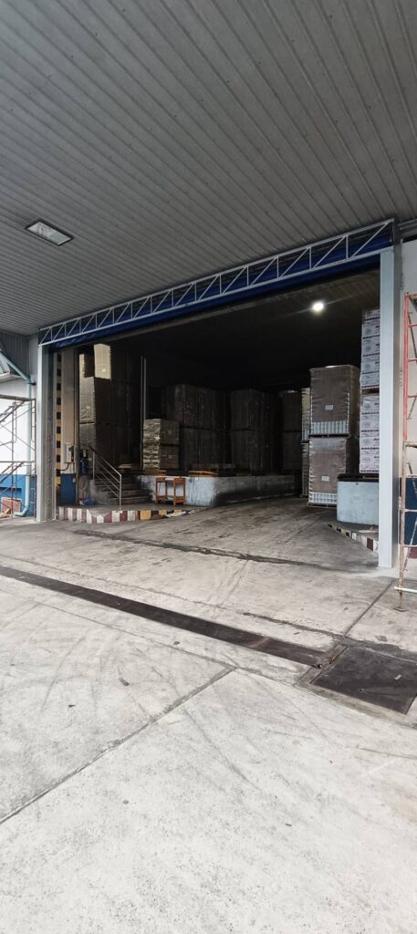 ภาพผลงานติดตั้งประตูไฮสปีด รุ่น Standard สำหรับอาหารและเครื่องดื่ม ที่สมุทรสาคร โดย OZ DOOR (35)