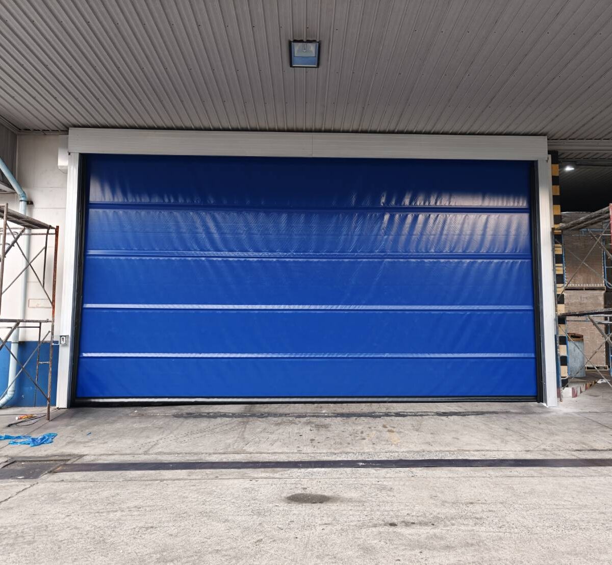 ภาพผลงานติดตั้งHigh speed door สำหรับอาหารและเครื่องดื่ม ที่สมุทรสาคร โดย OZ DOOR