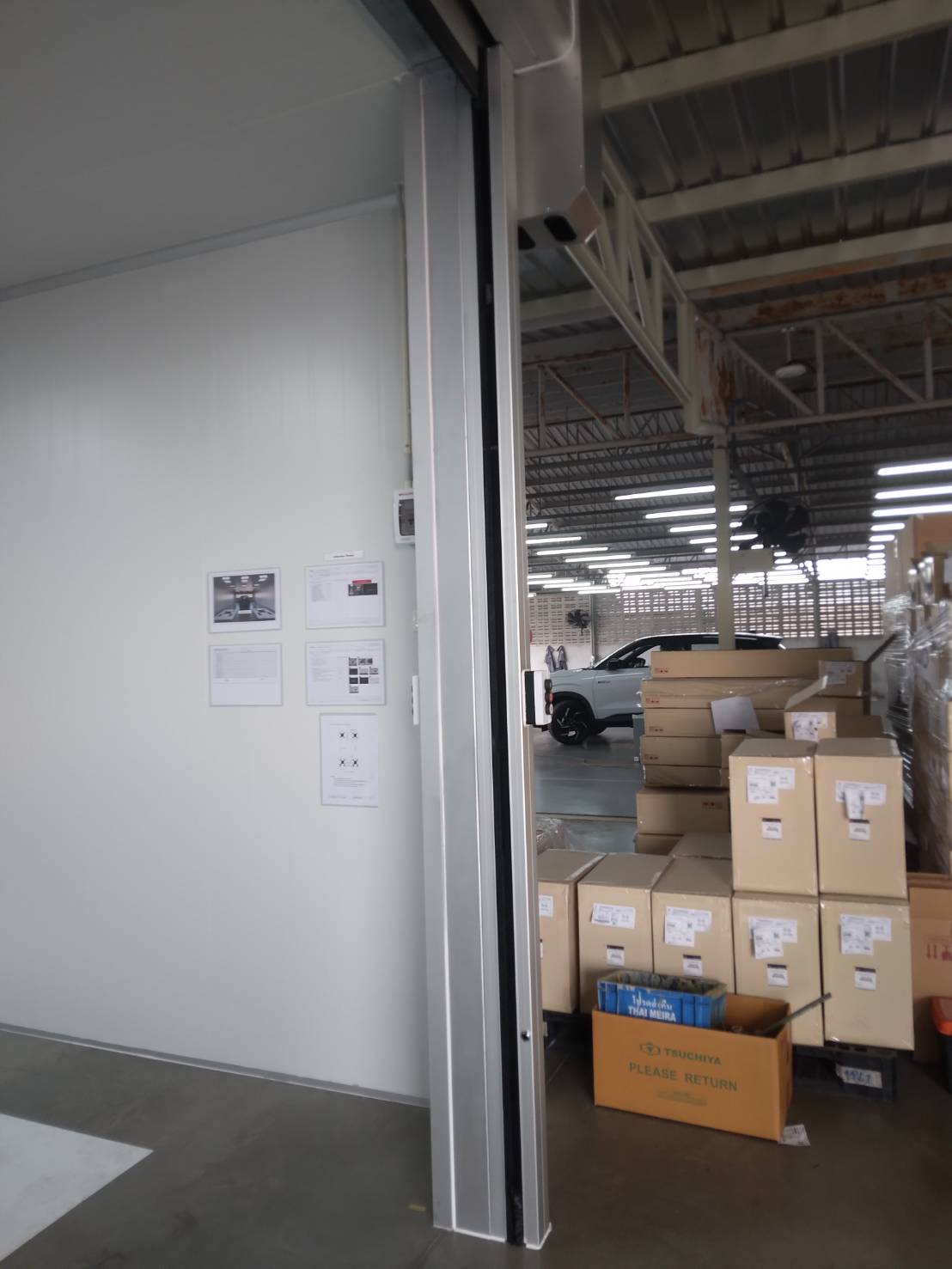 ภาพผลงานติดตั้งประตูไฮสปีด รุ่น Standard สำหรับโรงงานอุตสาหกรรม ที่ชลบุรี โดย OZ DOOR (5)