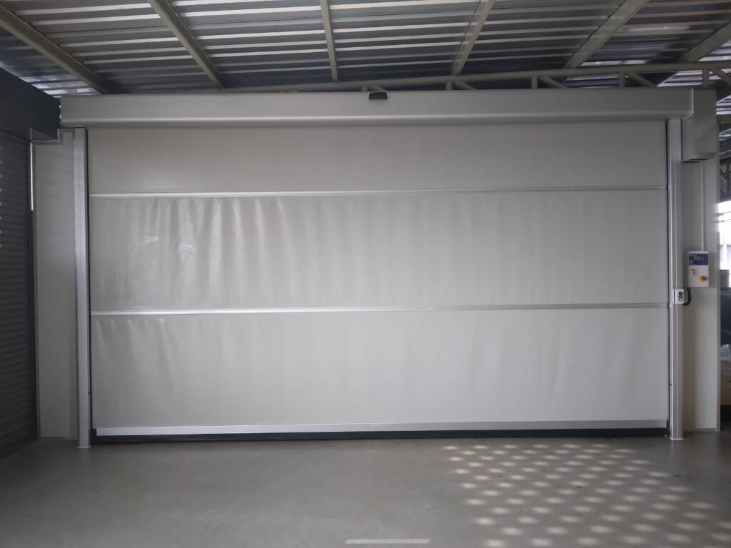 ภาพผลงานติดตั้งประตูไฮสปีด รุ่น Standard สำหรับโรงงานอุตสาหกรรม ที่ชลบุรี โดย OZ DOOR (6)
