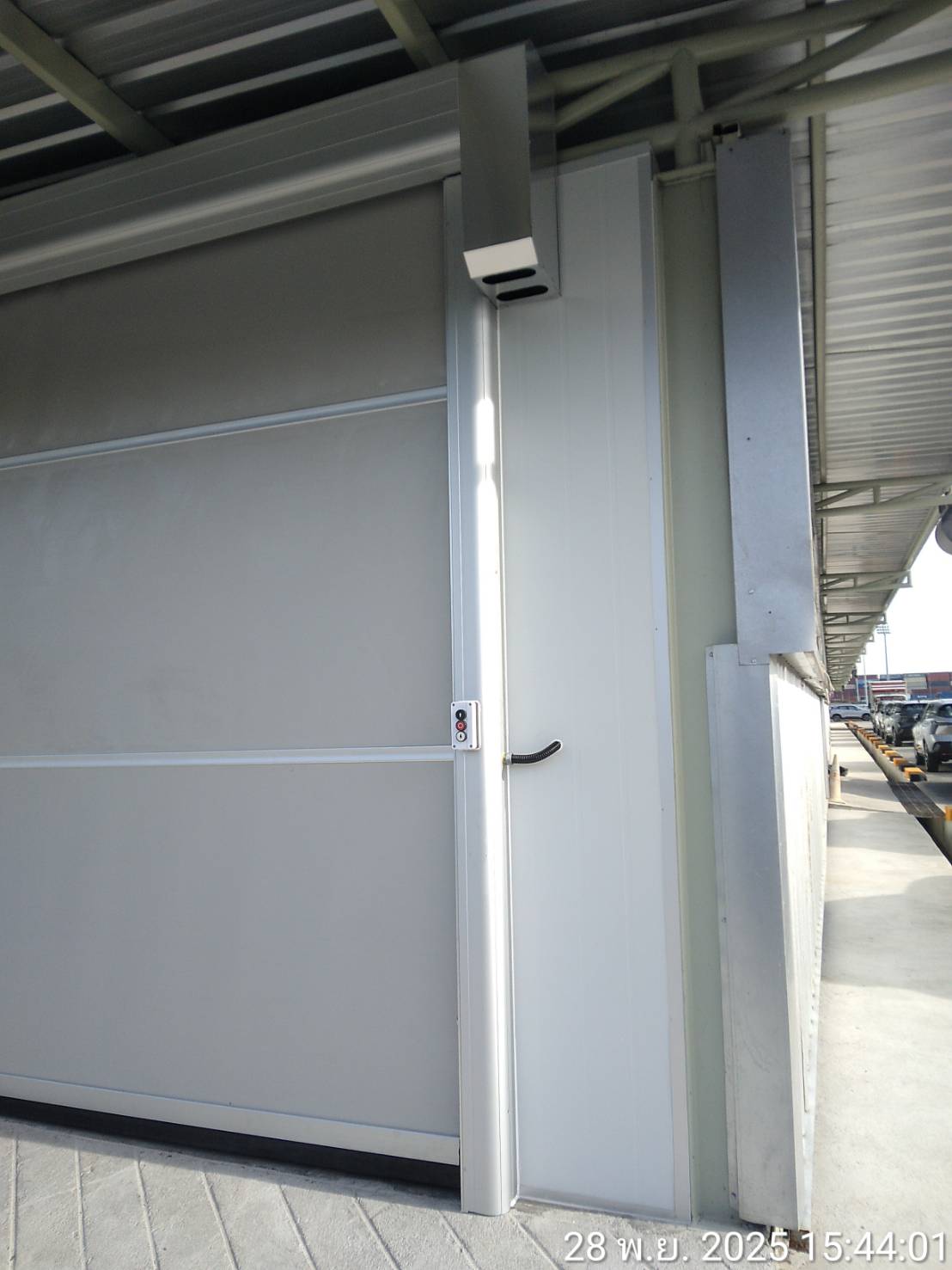 ภาพผลงานติดตั้งประตูไฮสปีด รุ่น Standard สำหรับโรงงานอุตสาหกรรม ที่ชลบุรี โดย OZ DOOR (12)