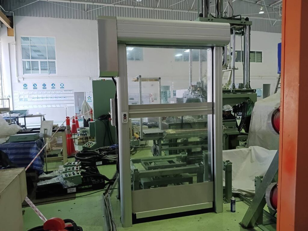 ภาพผลงานติดตั้งประตูไฮสปีด รุ่น Standard สำหรับโรงงานอุตสาหกรรม ที่ระยอง โดย OZ DOOR