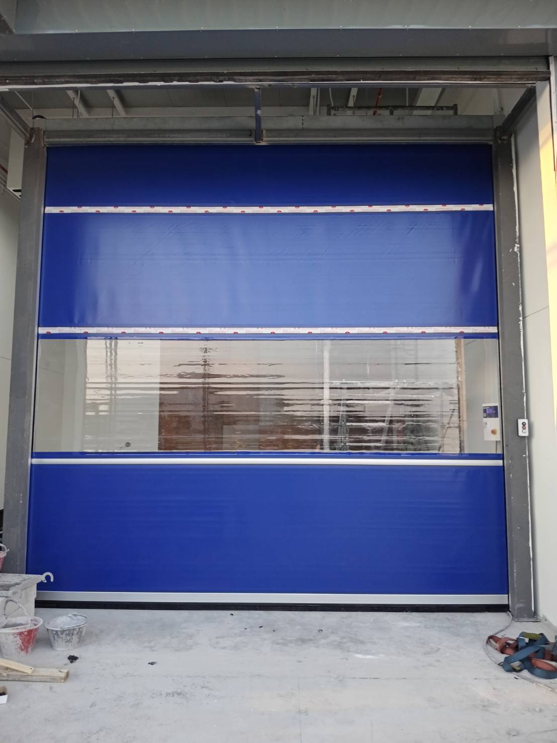 ภาพผลงานติดตั้งประตูไฮสปีด รุ่น Standard สำหรับโรงงานอุตสาหกรรม ที่ระยอง โดย OZ DOOR