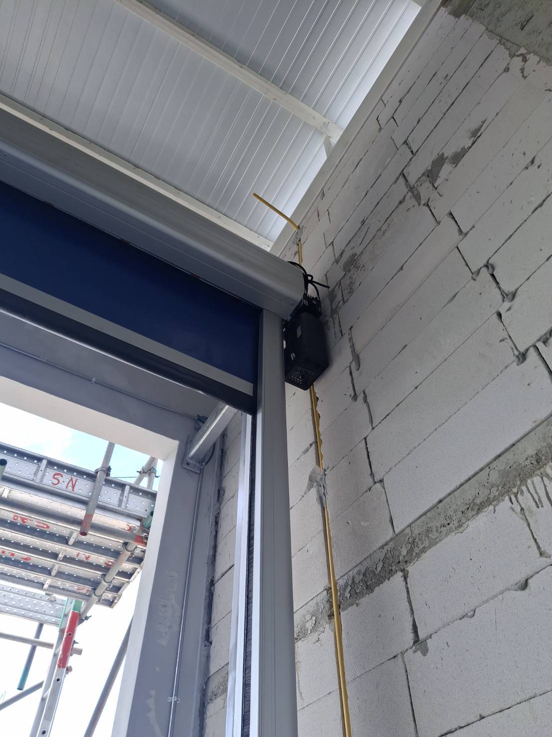 ภาพผลงานติดตั้งประตูไฮสปีด รุ่น Standard สำหรับโรงงานอุตสาหกรรม ที่ระยอง โดย OZ DOOR (13)