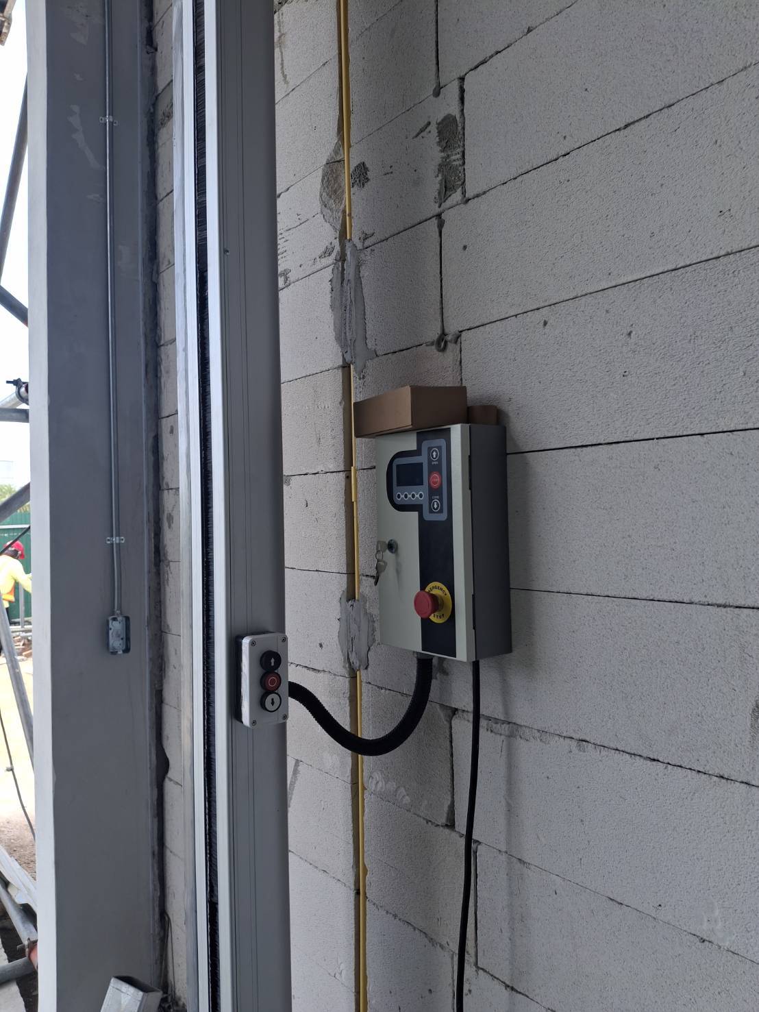 ภาพผลงานติดตั้งประตูไฮสปีด รุ่น Standard สำหรับโรงงานอุตสาหกรรม ที่ระยอง โดย OZ DOOR (14)