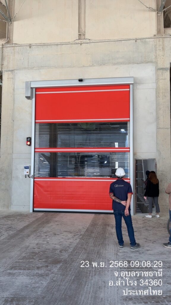ภาพผลงานติดตั้งประตูไฮสปีด รุ่น Standard สำหรับโรงงานอุตสาหกรรม ที่อุบลราชธานี โดย OZ DOOR (2)