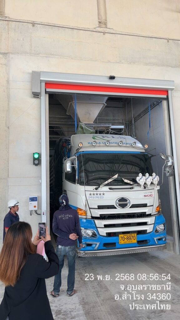 ภาพผลงานติดตั้งประตูไฮสปีด รุ่น Standard สำหรับโรงงานอุตสาหกรรม ที่อุบลราชธานี โดย OZ DOOR (4)