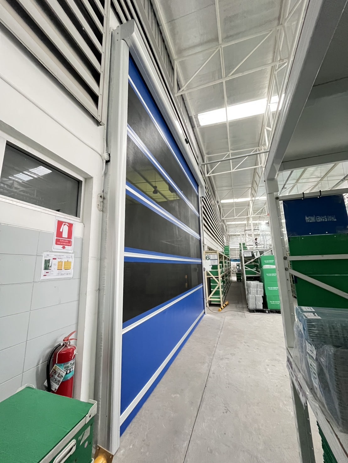 ภาพผลงานติดตั้งประตูไฮสปีด รุ่น Standard สำหรับคลังสินค้าและโลจิสติกส์ ที่ชลบุรี โดย OZ DOOR (5)