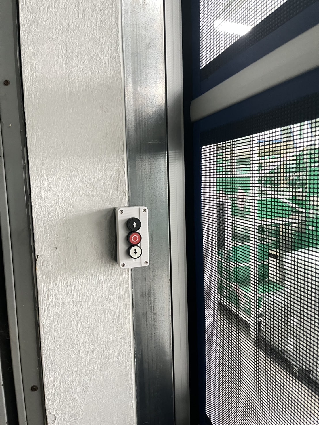 ภาพผลงานติดตั้งประตูไฮสปีด รุ่น Standard สำหรับคลังสินค้าและโลจิสติกส์ ที่ชลบุรี โดย OZ DOOR (8)