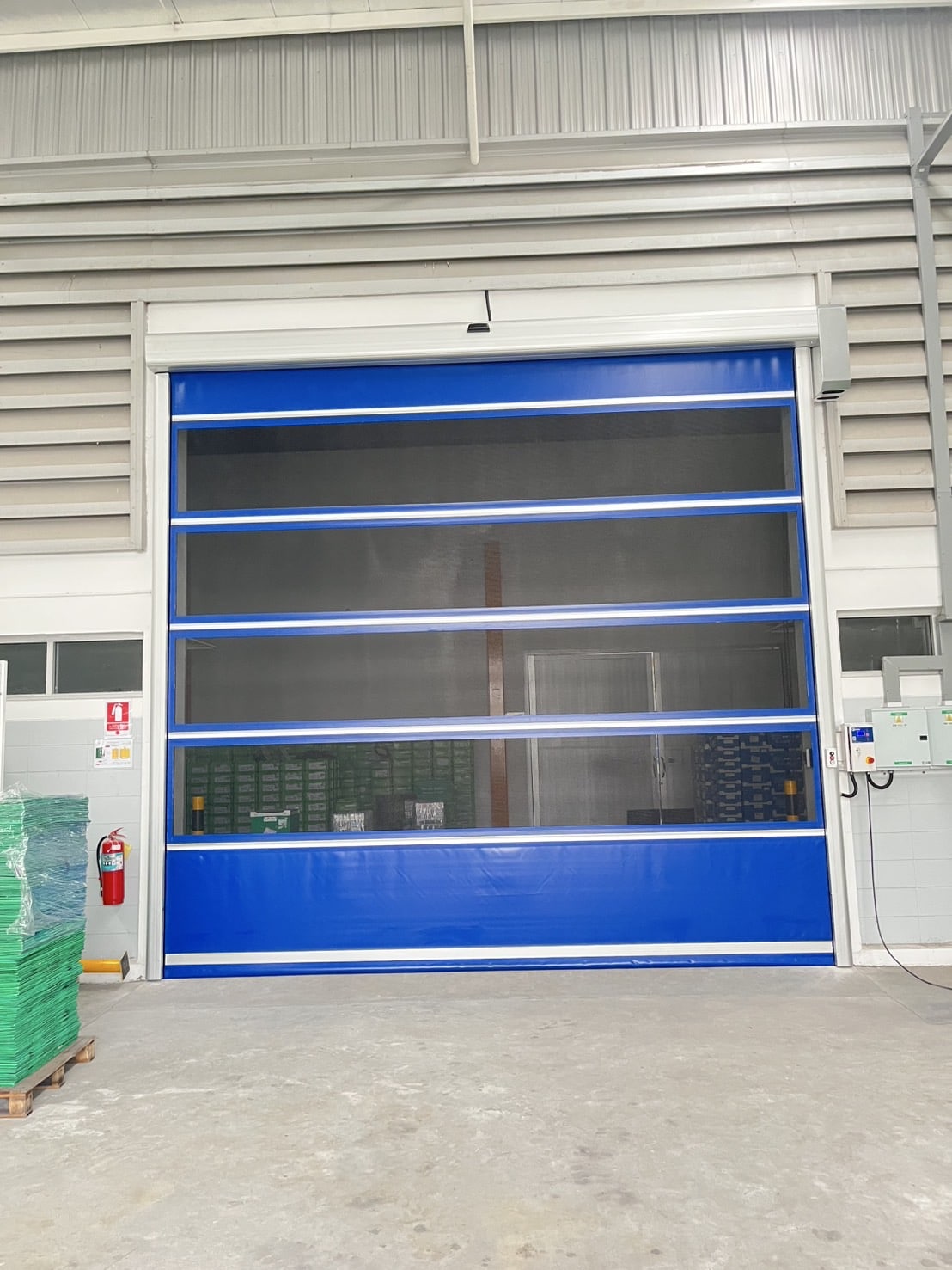 Project installation photo of High Speed Doors with Mesh curtain for Warehouse & Logistics in Chonburi by OZ DOOR