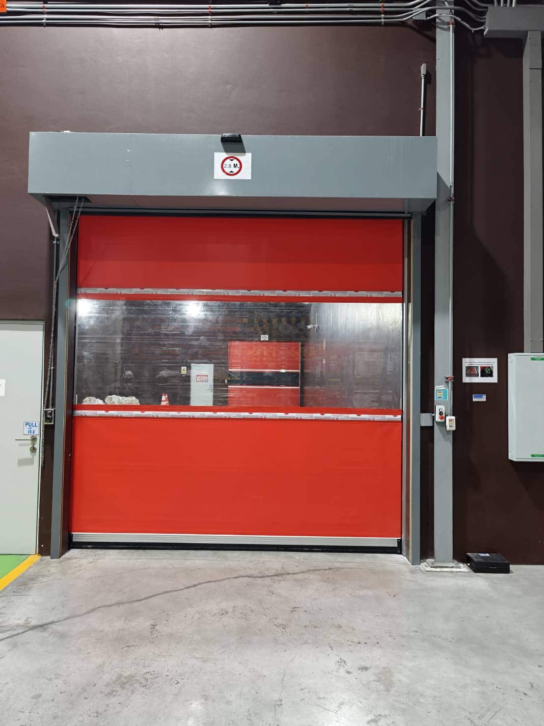 ภาพผลงานติดตั้งประตูไฮสปีด รุ่น Standard สำหรับคลังสินค้าและโลจิสติกส์ ที่ระยอง โดย OZ DOOR