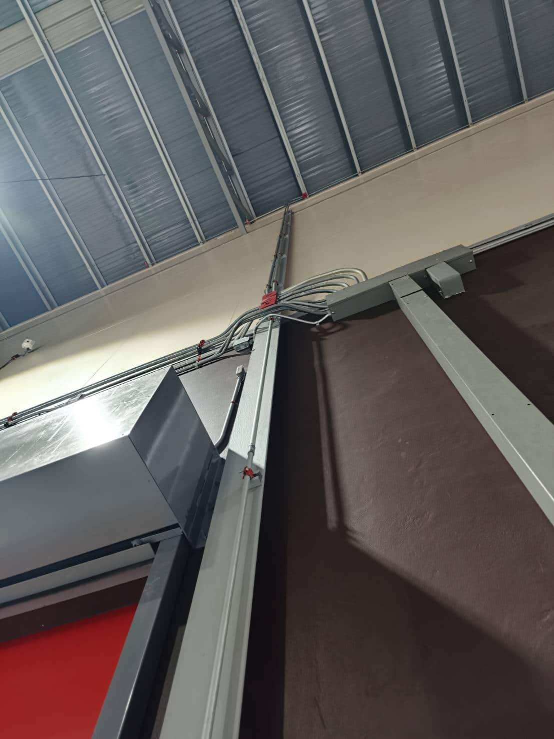 ภาพผลงานติดตั้งประตูไฮสปีด รุ่น Standard สำหรับคลังสินค้าและโลจิสติกส์ ที่ระยอง โดย OZ DOOR (5)