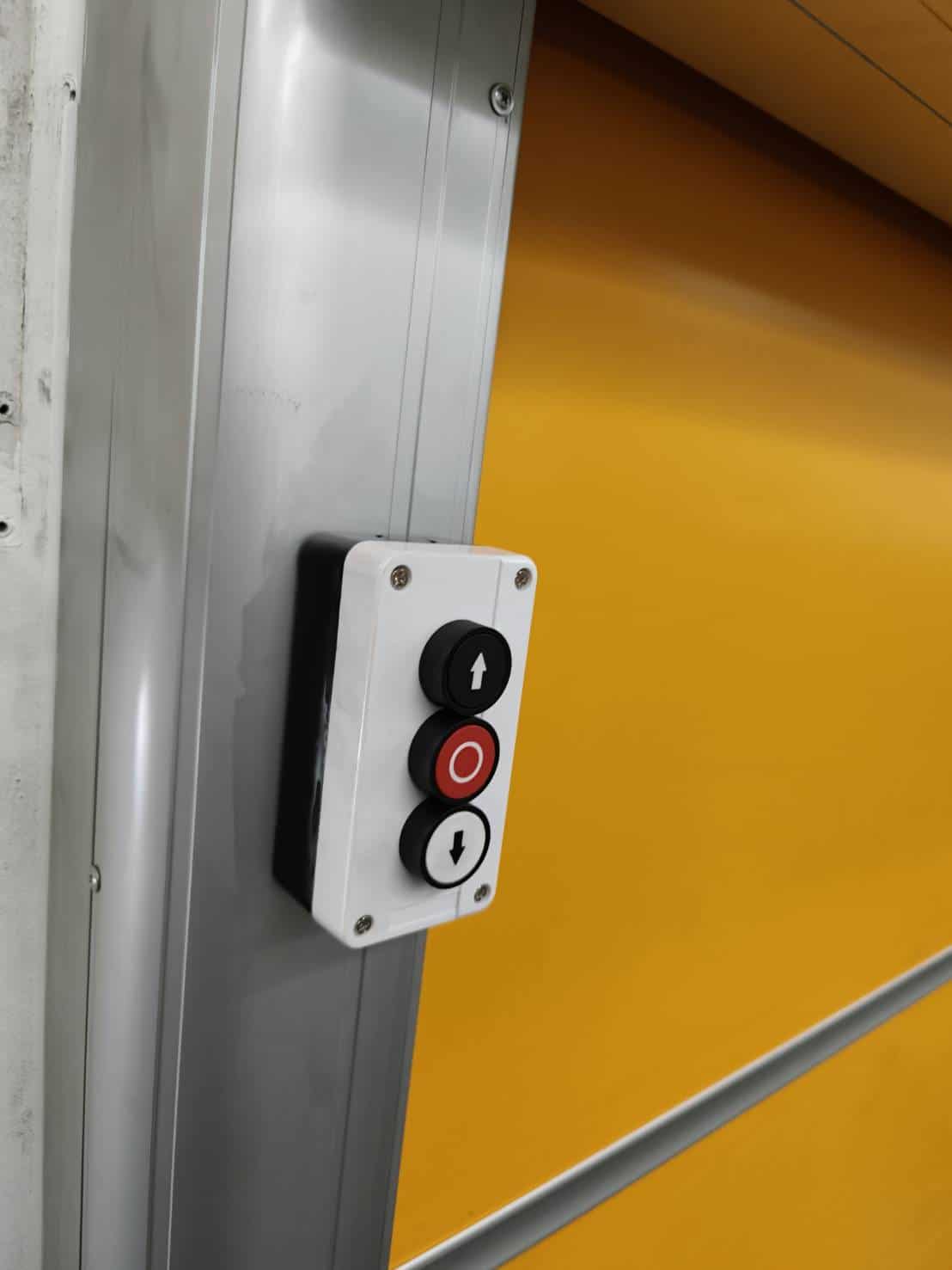 ภาพผลงานติดตั้งประตูไฮสปีด รุ่น Standard สำหรับคลังสินค้าและโลจิสติกส์ ที่ระยอง โดย OZ DOOR (7)