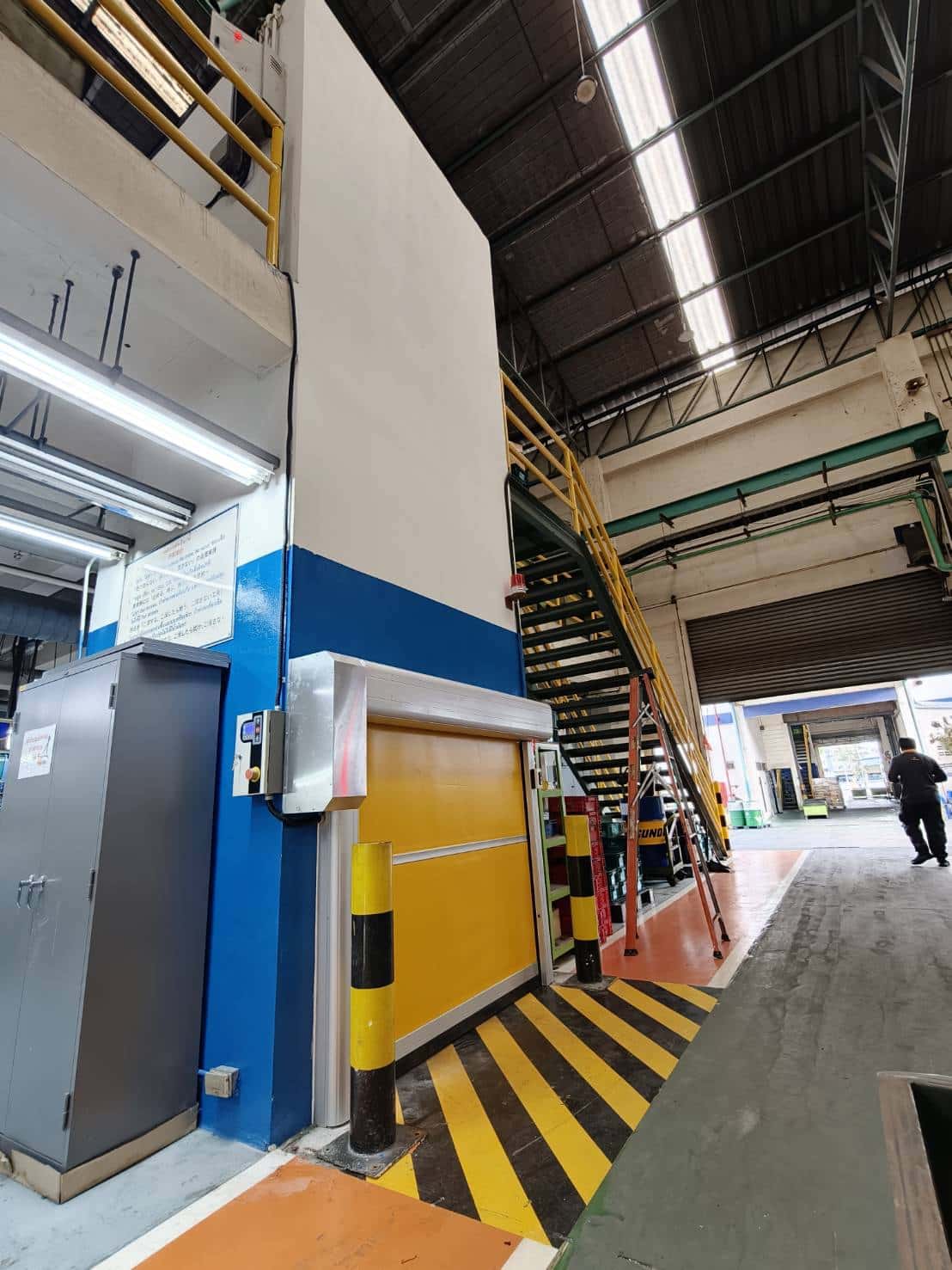 ภาพผลงานติดตั้งประตูไฮสปีด รุ่น Standard สำหรับคลังสินค้าและโลจิสติกส์ ที่ระยอง โดย OZ DOOR (10)