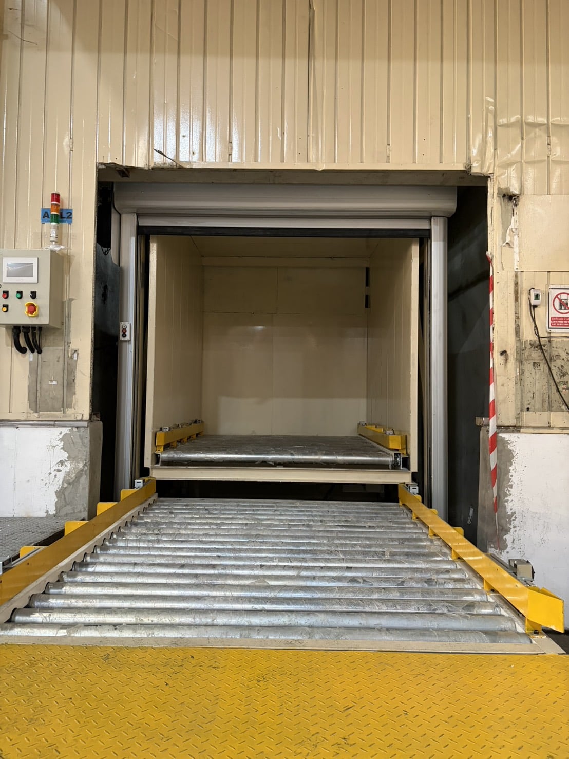 ภาพผลงานติดตั้งประตูไฮสปีด รุ่น Standard สำหรับคลังสินค้าและโลจิสติกส์ ที่ระยอง โดย OZ DOOR (2)