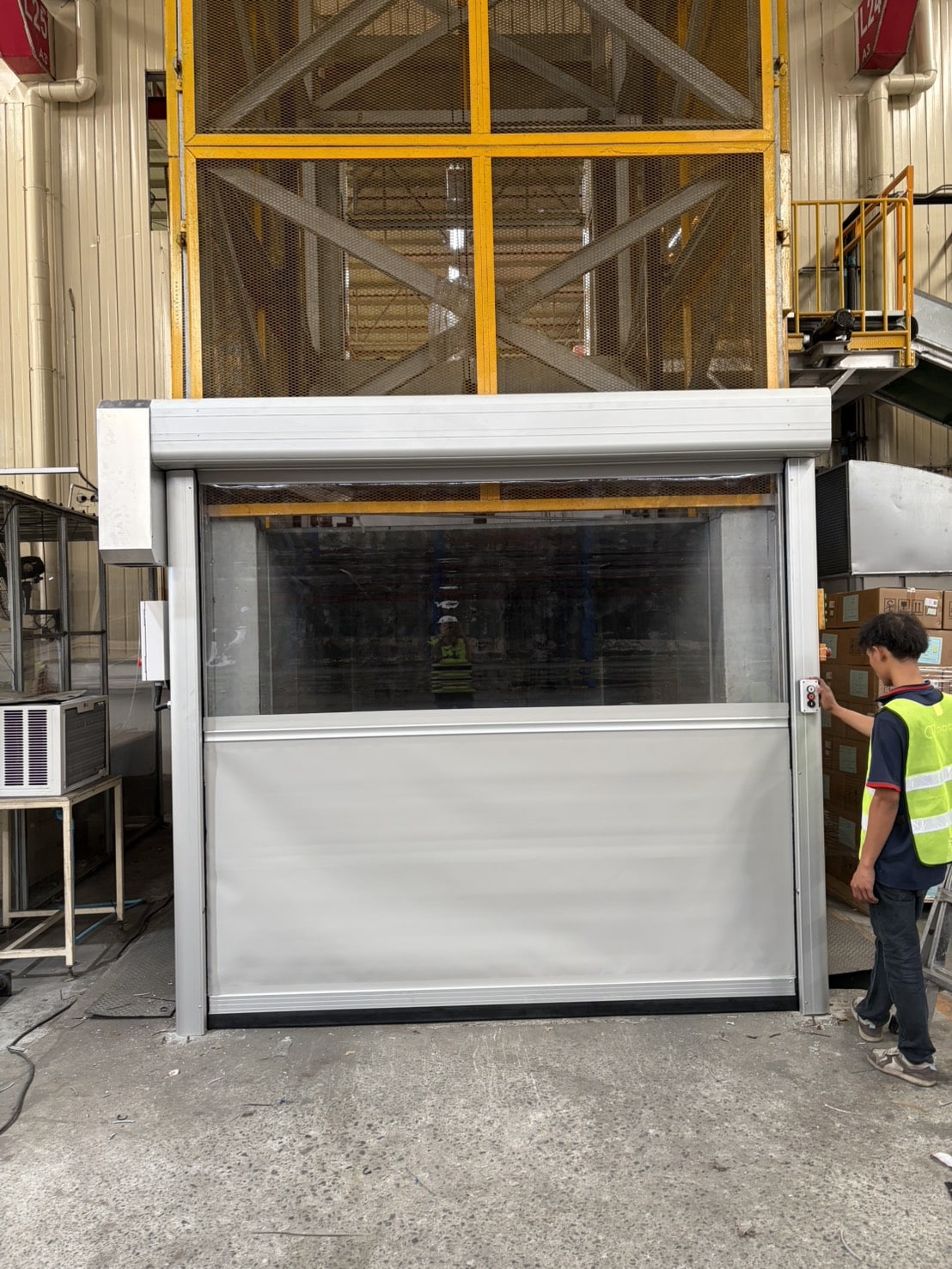 ภาพผลงานติดตั้งประตูไฮสปีด รุ่น Standard สำหรับคลังสินค้าและโลจิสติกส์ ที่ระยอง โดย OZ DOOR (3)