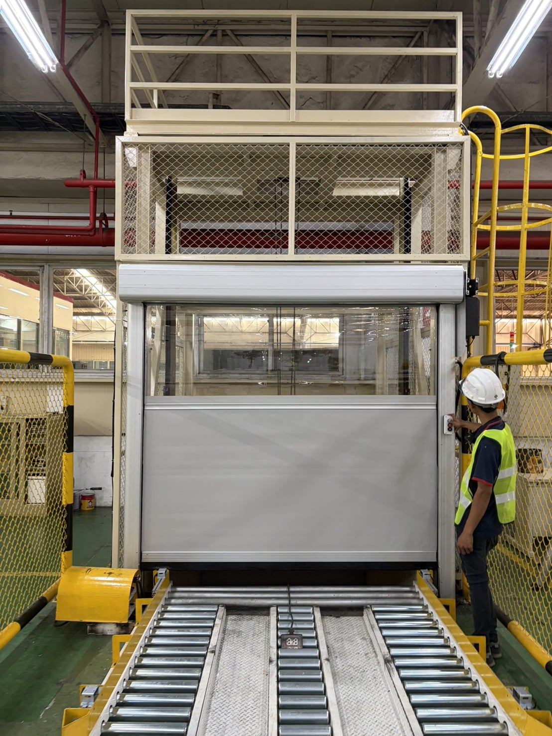 ภาพผลงานติดตั้งHigh speed door สำหรับคลังสินค้าและโลจิสติกส์ ที่ระยอง โดย OZ DOOR