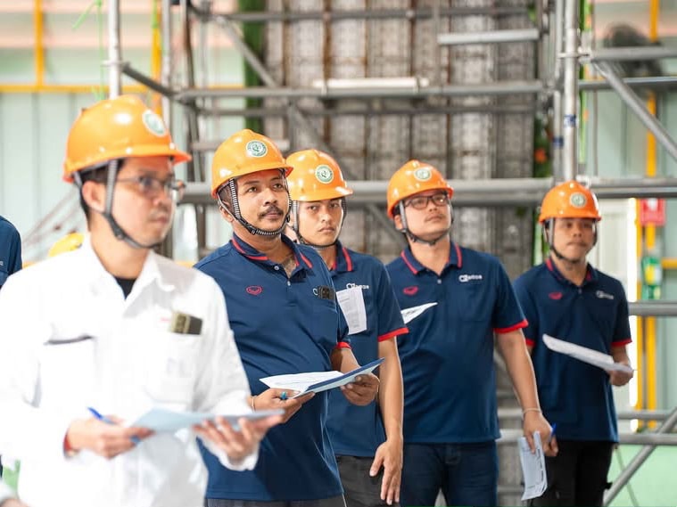 ทีมวิศวกร OZ Door วางแผนติดตั้งระบบ Sectional Door ด้วยมาตรฐานความปลอดภัยสูง