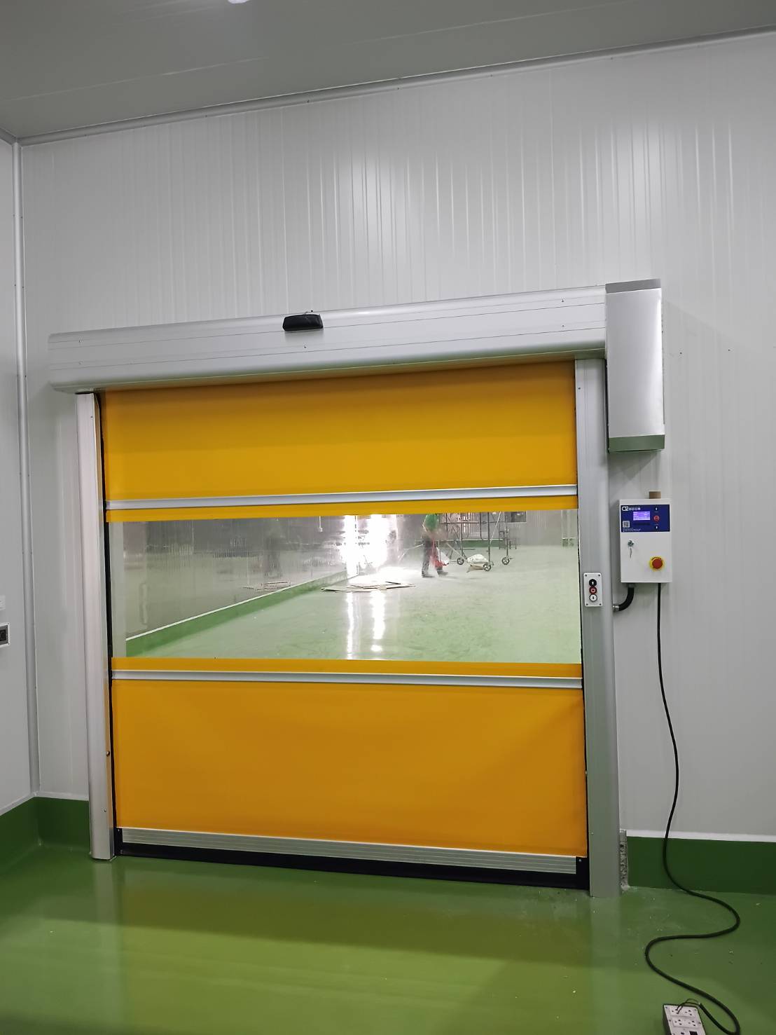 ภาพผลงานติดตั้งประตูไฮสปีด รุ่น Standard สำหรับอาหารและเครื่องดื่ม ที่ฉะเชิงเทรา โดย OZ DOOR (3)