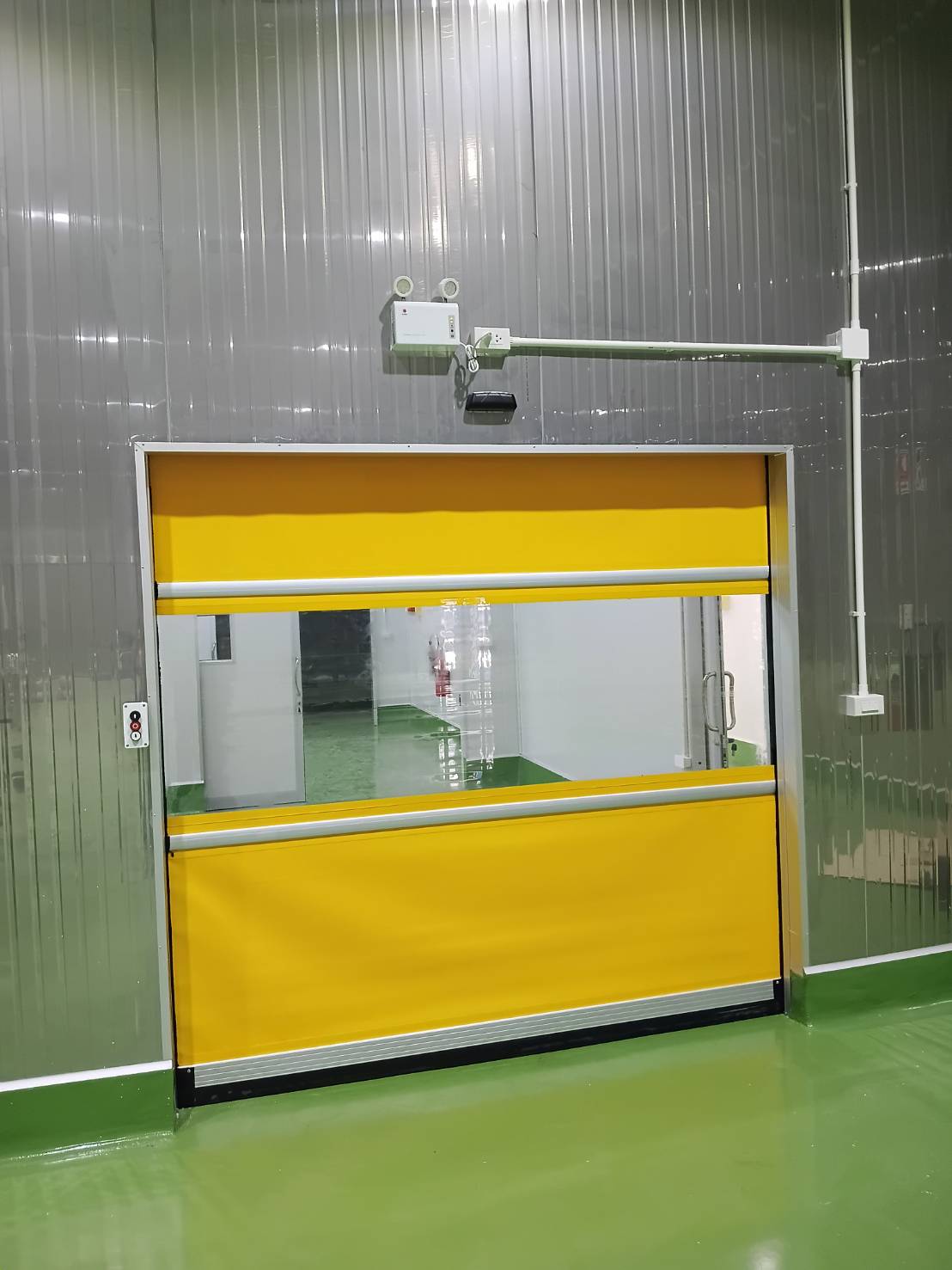 ภาพผลงานติดตั้งประตูไฮสปีด รุ่น Standard สำหรับอาหารและเครื่องดื่ม ที่ฉะเชิงเทรา โดย OZ DOOR (5)