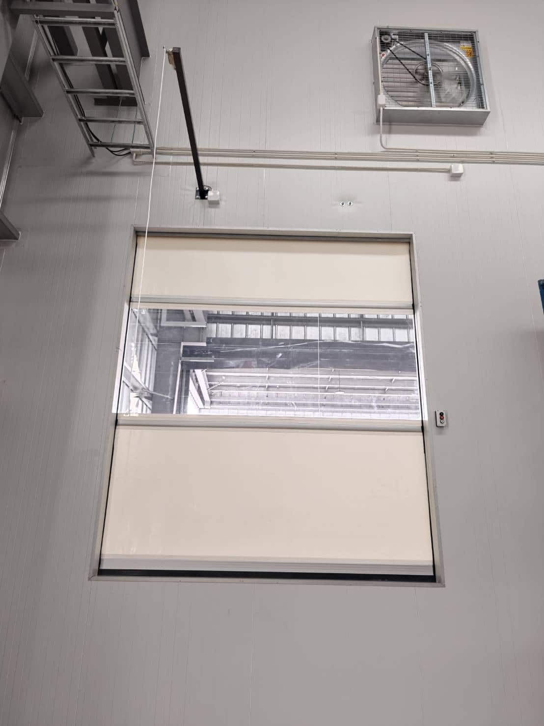 ภาพผลงานติดตั้งประตูไฮสปีด รุ่น Standard สำหรับโรงงานอุตสาหกรรม ที่ระยอง โดย OZ DOOR (5)