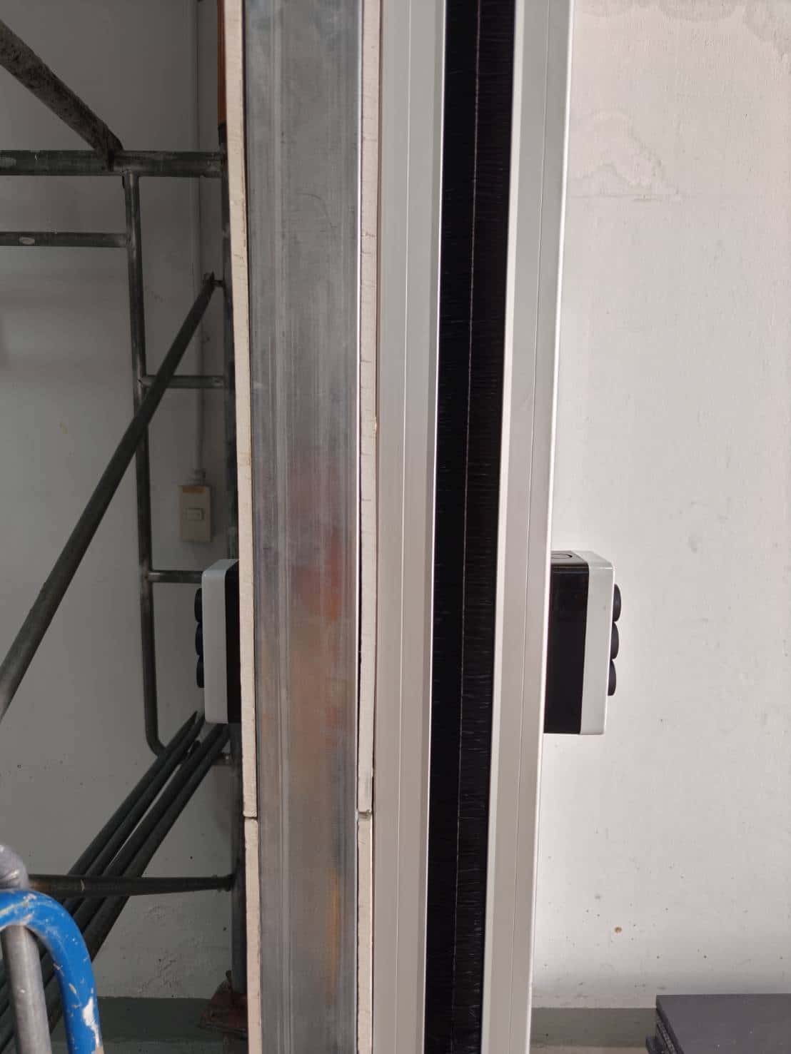 ภาพผลงานติดตั้งประตูไฮสปีด รุ่น Standard สำหรับโรงงานอุตสาหกรรม ที่สมุทรปราการ โดย OZ DOOR (4)