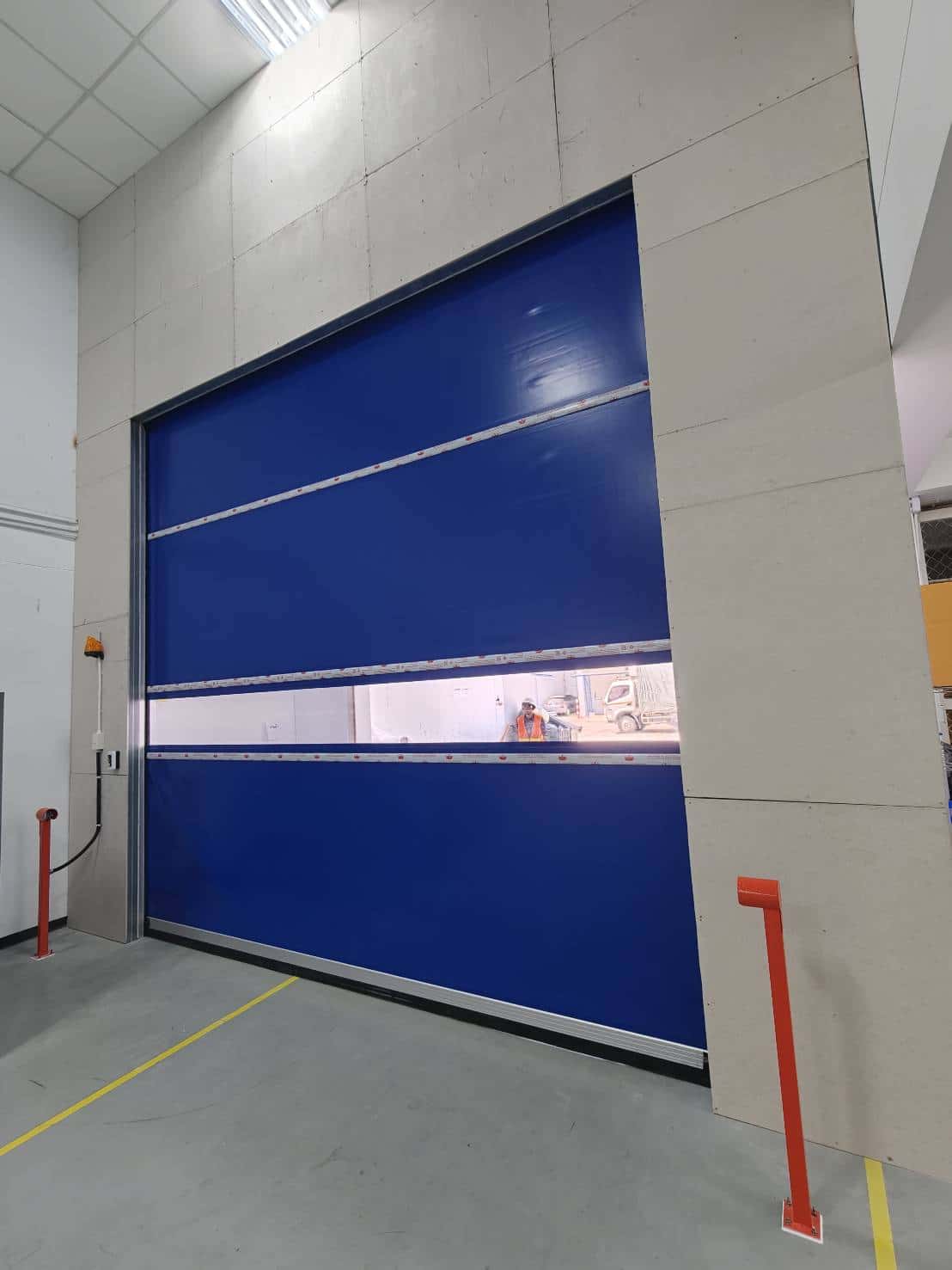 ภาพผลงานติดตั้งHigh speed door สำหรับโรงงานอุตสาหกรรม ที่สมุทรปราการ โดย OZ DOOR
