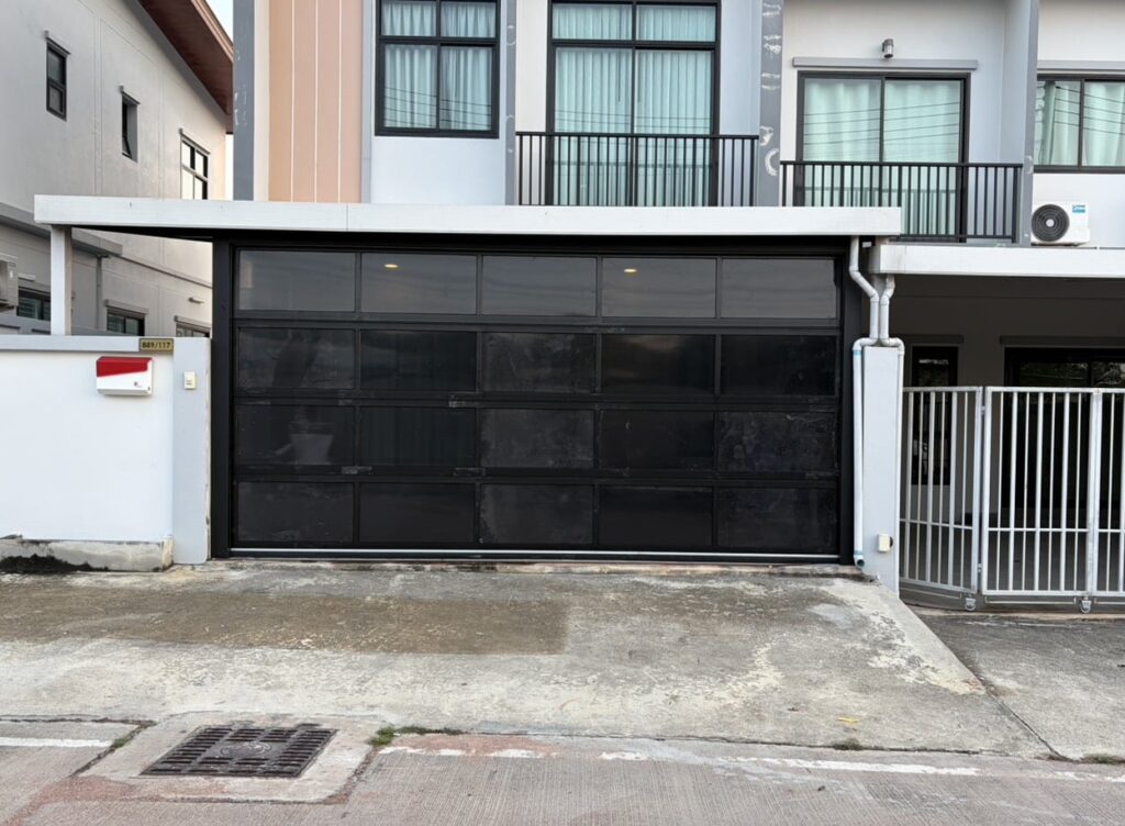 Installation photo of Garage Doors for Single House in Chonburi by OZ DOOR (3)