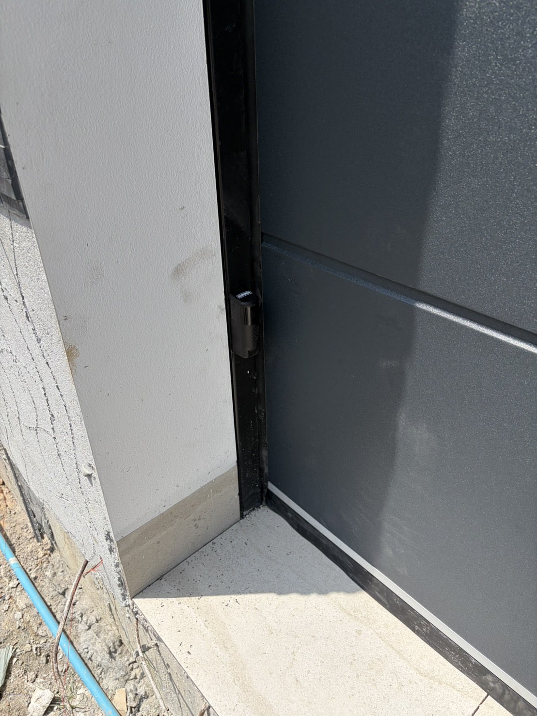 Installation photo of Garage Doors for Single House in Pathum Thani by OZ DOOR (5)