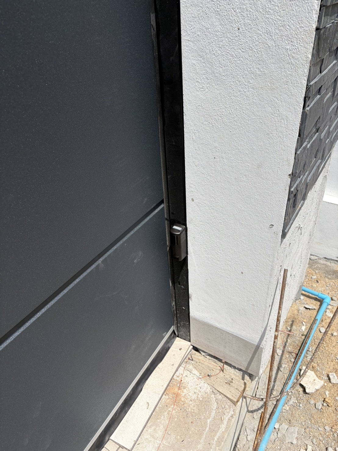 Installation photo of Garage Doors for Single House in Pathum Thani by OZ DOOR (6)