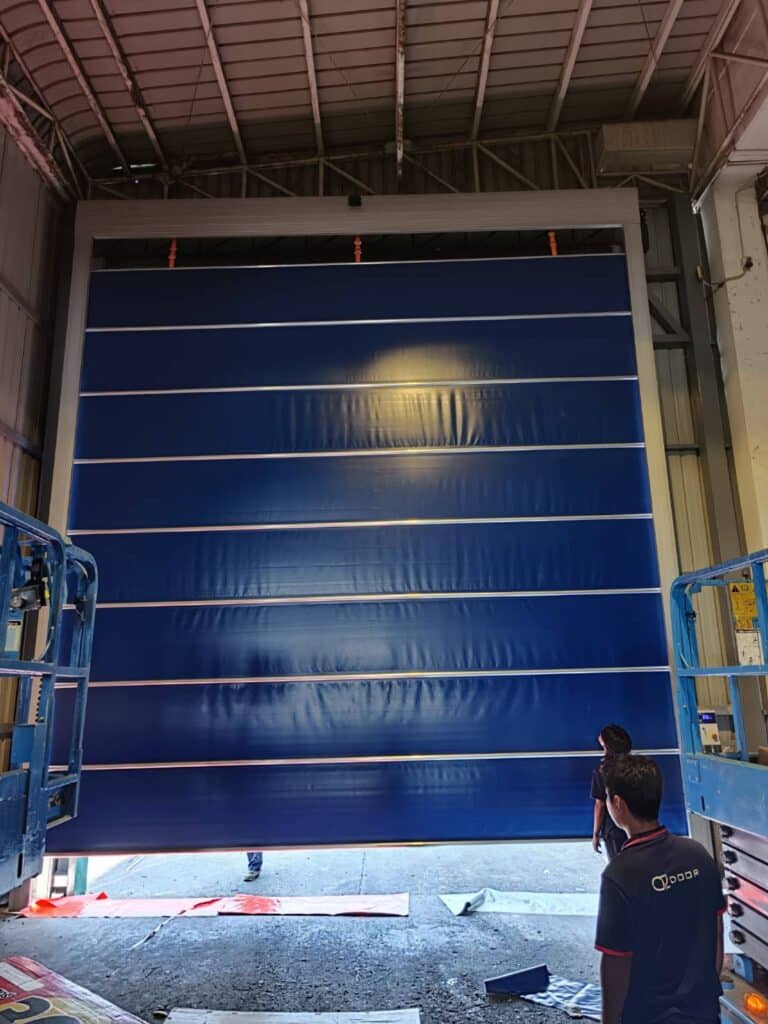 Installation photo of High Speed Doors for พื้นที่อุตสาหกรรมเฉพาะ พื้นที่ควบคุมมลพิษ in Bangkok by OZ DOOR (10)