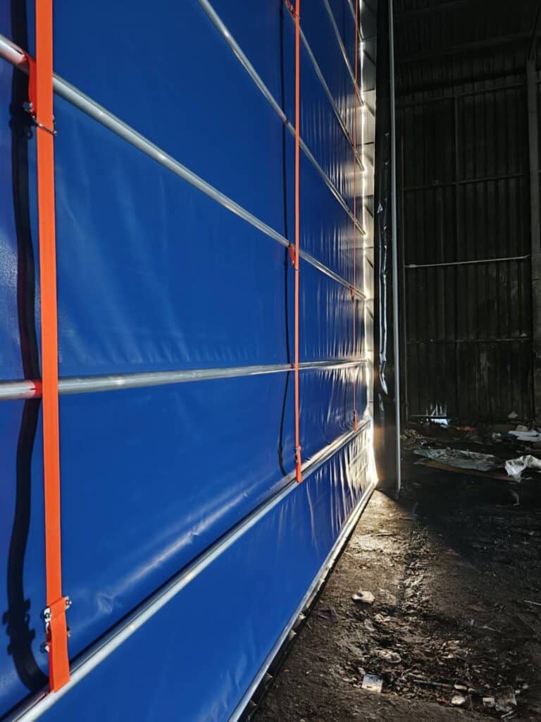 Installation photo of High Speed Doors for พื้นที่อุตสาหกรรมเฉพาะ พื้นที่ควบคุมมลพิษ in Bangkok by OZ DOOR (16)