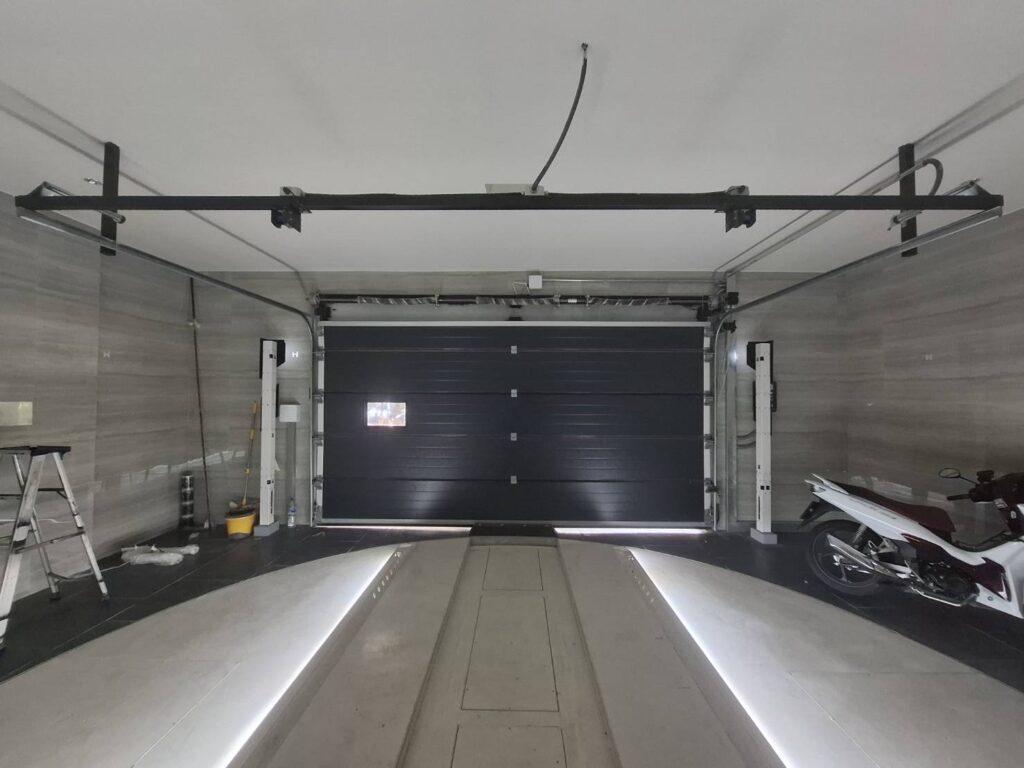 Installation photo of Standard Garage Door for Housing Estate / Developer in Chonburi by OZ DOOR (5)