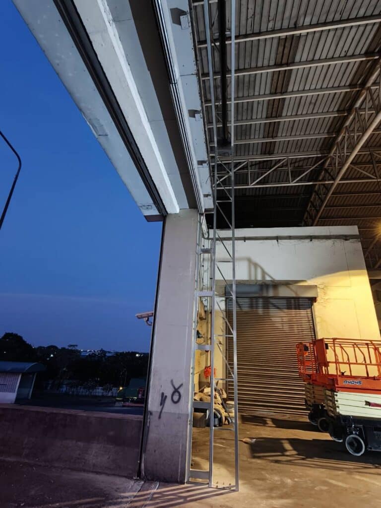 Installation photo of High Speed Doors for พื้นที่อุตสาหกรรมเฉพาะ พื้นที่ควบคุมมลพิษ in Bangkok by OZ DOOR (22)