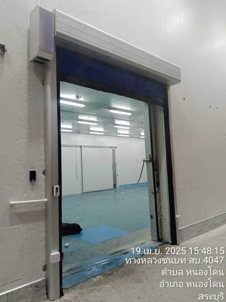 Installation photo of High Speed Doors for Cold Storage in Saraburi by OZ DOOR (3)
