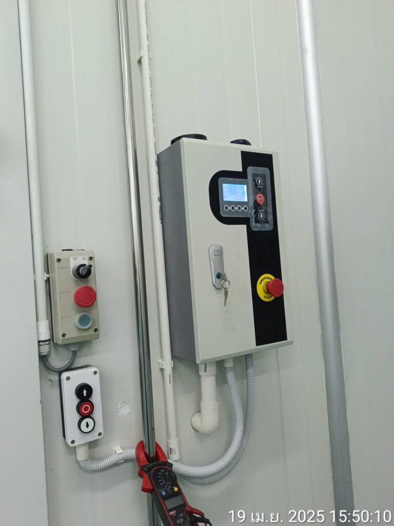 Installation photo of High Speed Doors for Cold Storage in Saraburi by OZ DOOR (4)