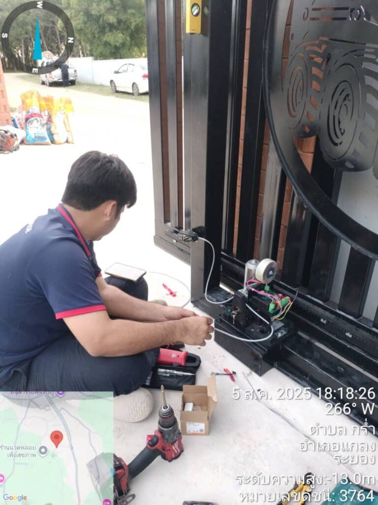ภาพผลงานติดตั้งประตูรั้วบานเลื่อนแบบ Cantilever สำหรับบ้านพักอาศัย ที่ระยอง โดย OZ DOOR (7)
