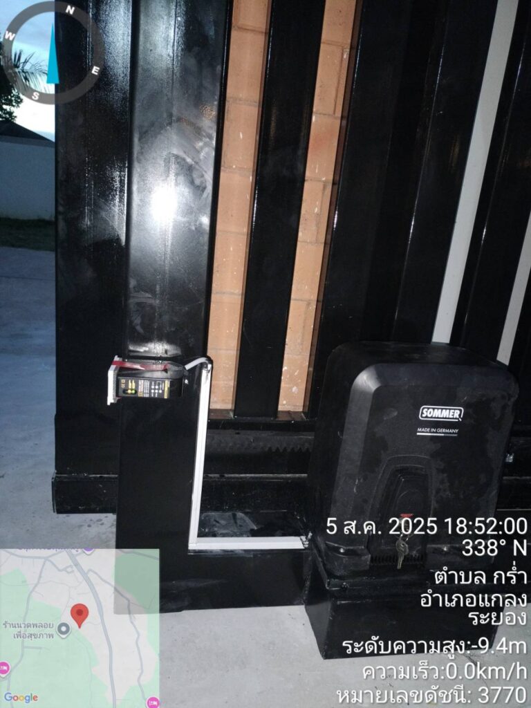 ภาพผลงานติดตั้งประตูรั้วบานเลื่อนแบบ Cantilever สำหรับบ้านพักอาศัย ที่ระยอง โดย OZ DOOR (9)