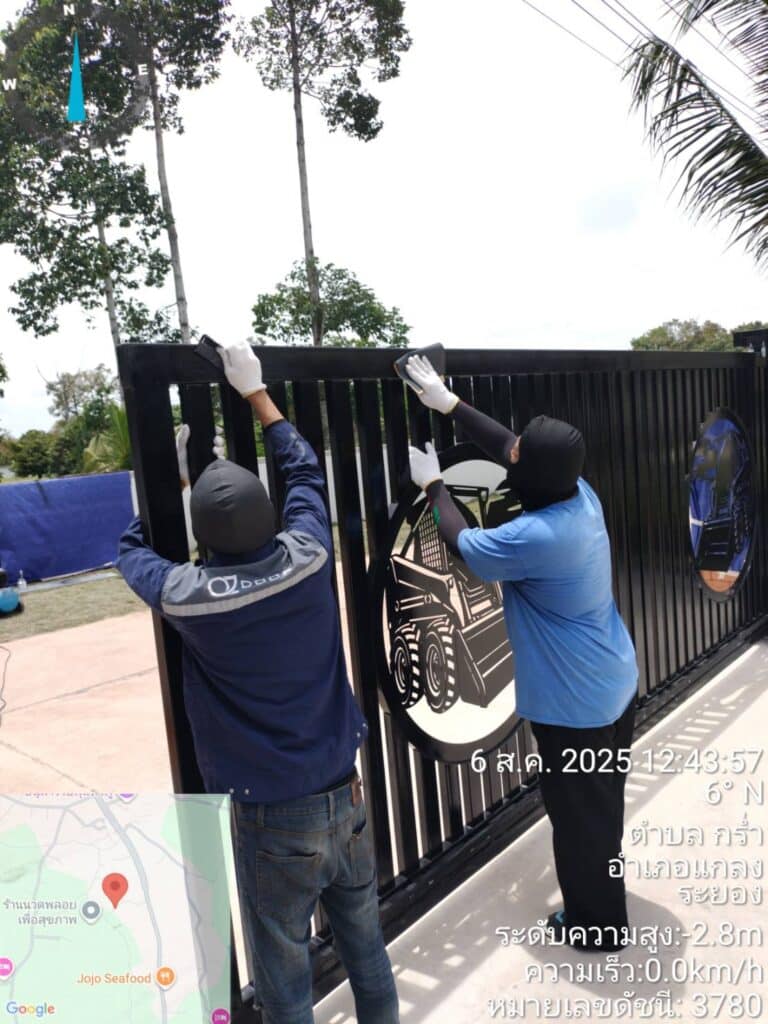 ภาพผลงานติดตั้งประตูรั้วบานเลื่อนแบบ Cantilever สำหรับบ้านพักอาศัย ที่ระยอง โดย OZ DOOR (11)