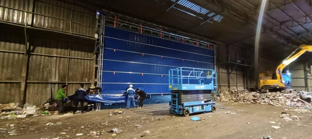 Installation photo of High Speed Doors for พื้นที่อุตสาหกรรมเฉพาะ พื้นที่ควบคุมมลพิษ in Bangkok by OZ DOOR (19)