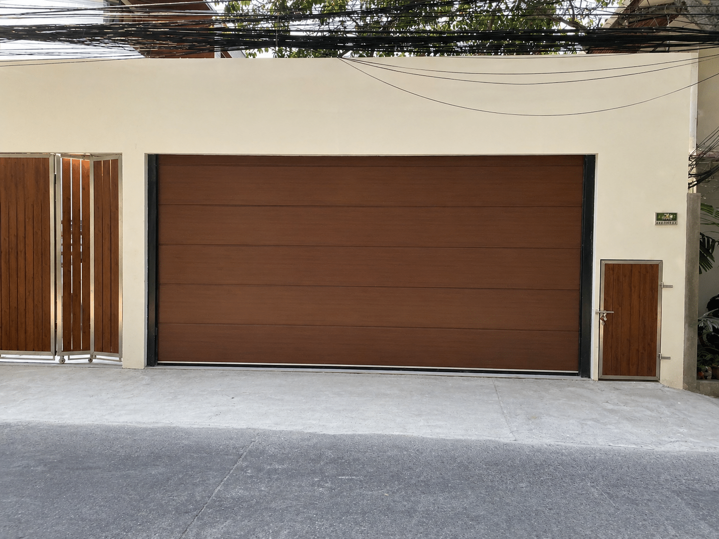 Installation photo of Standard Garage Door for Single House in Bangkok by OZ DOOR